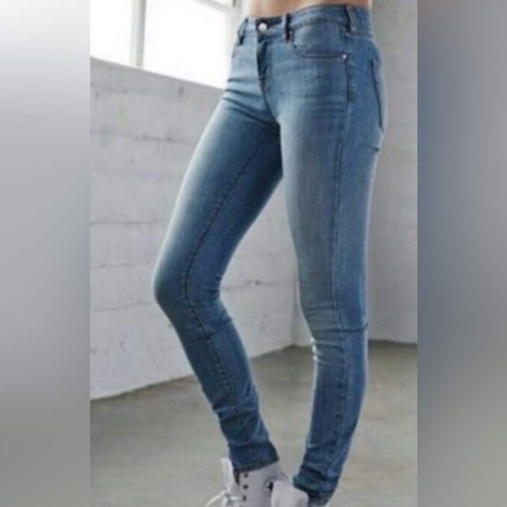 Bullhead Hermosa Low Rise Super Skinny Jeans Size 3 Regular 
NWT